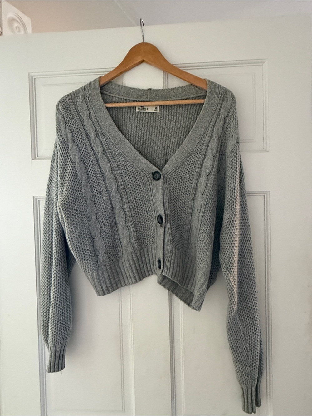 Hollister - Button-Front Cropped Cable Knit Cardigan - Gray